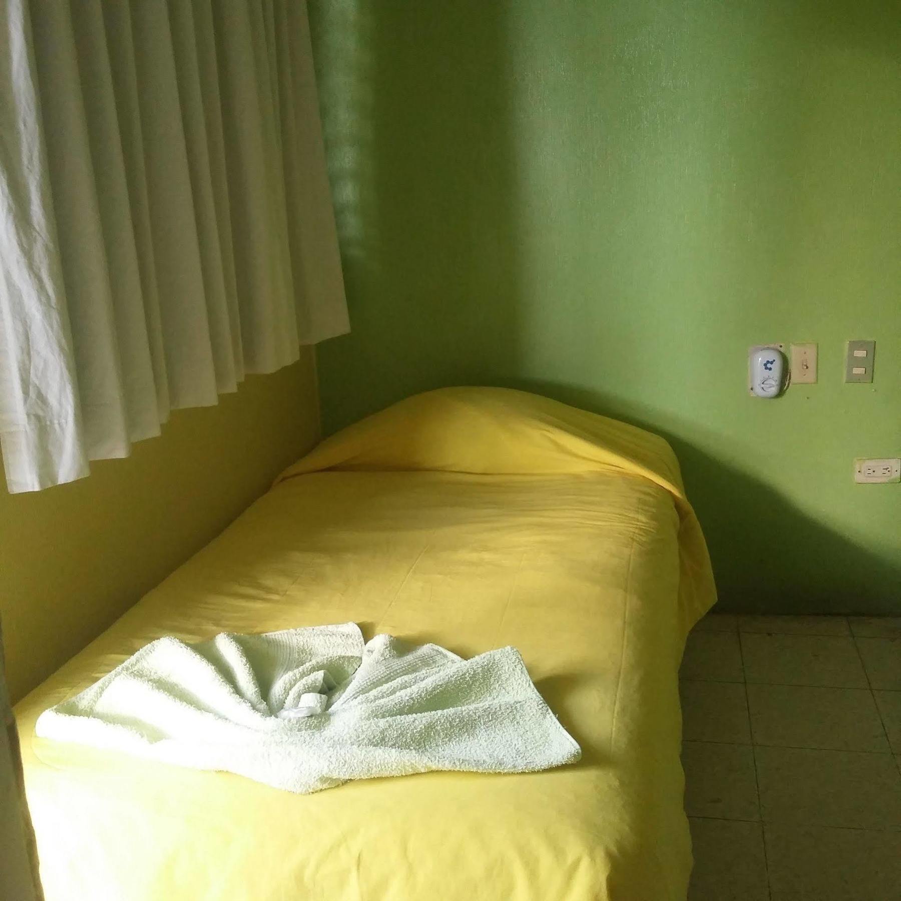 Green World Hotel Флорес Екстериор снимка